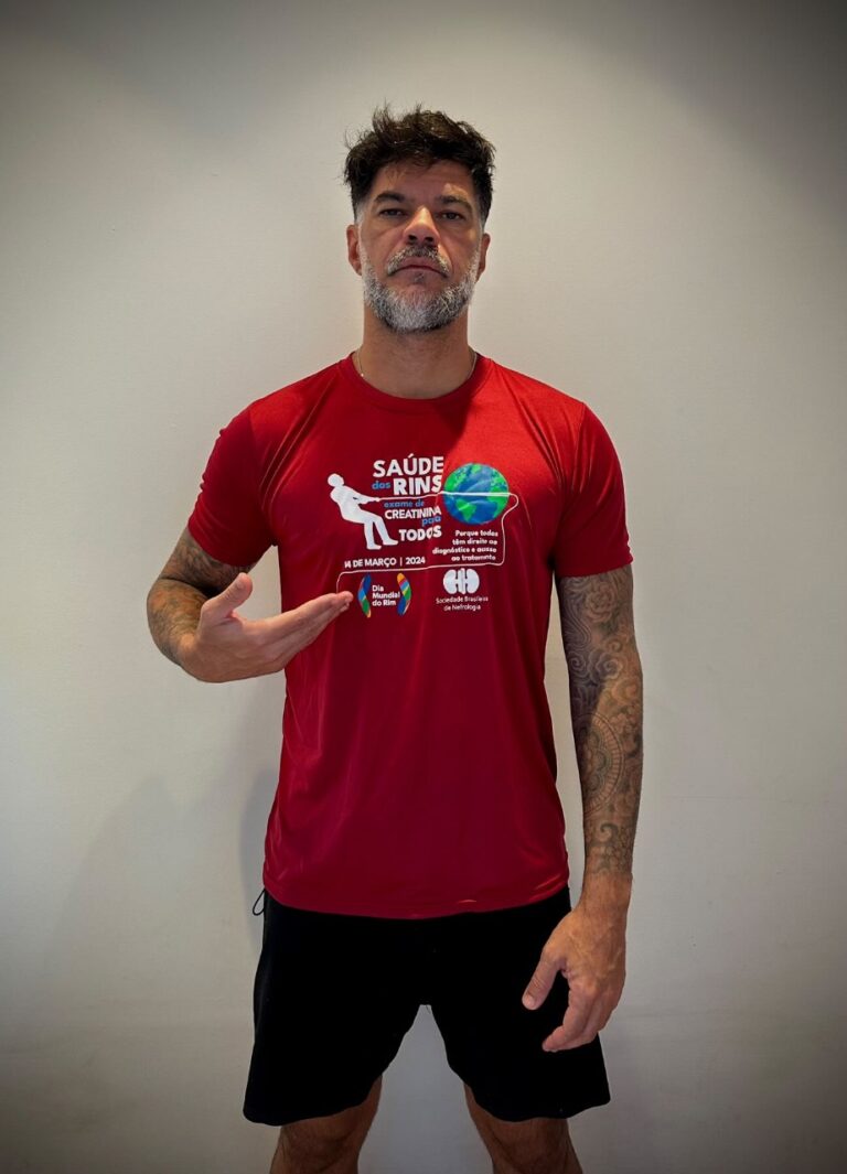 Adriano Silva e Franco Fanti, do grupo Hermes e Renato, também se unem à causa vestindo a camisa e apoiando a campanha do Dia Mundial do Rim!