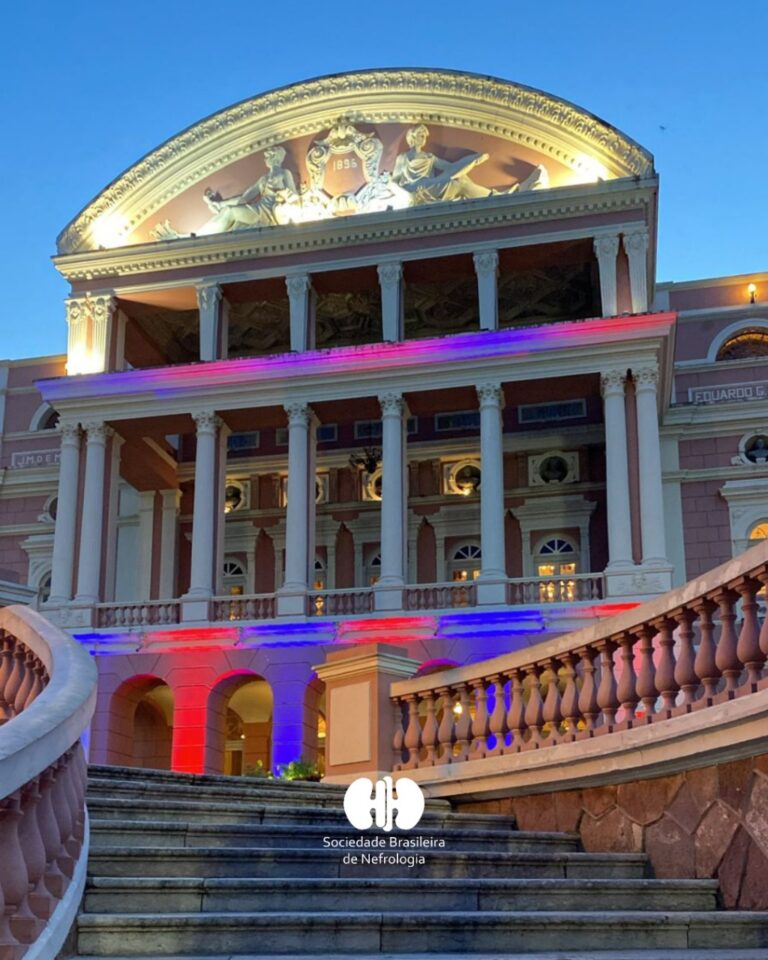 O Teatro Amazonas, principal cartão-postal da cidade de Manaus, também foi iluminado com as cores da campanha!