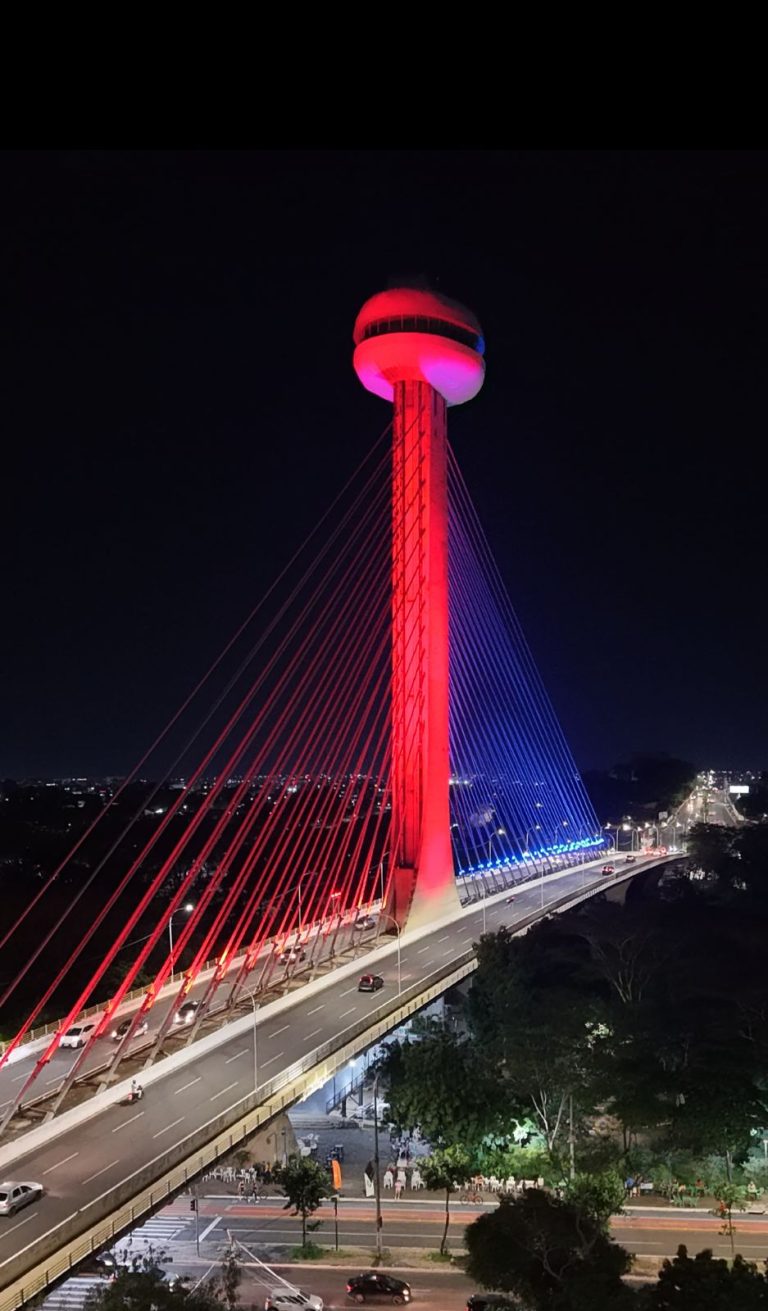 Ponte Teresina, no Piauí, iluminada com as cores do Dia Mundial do Rim!