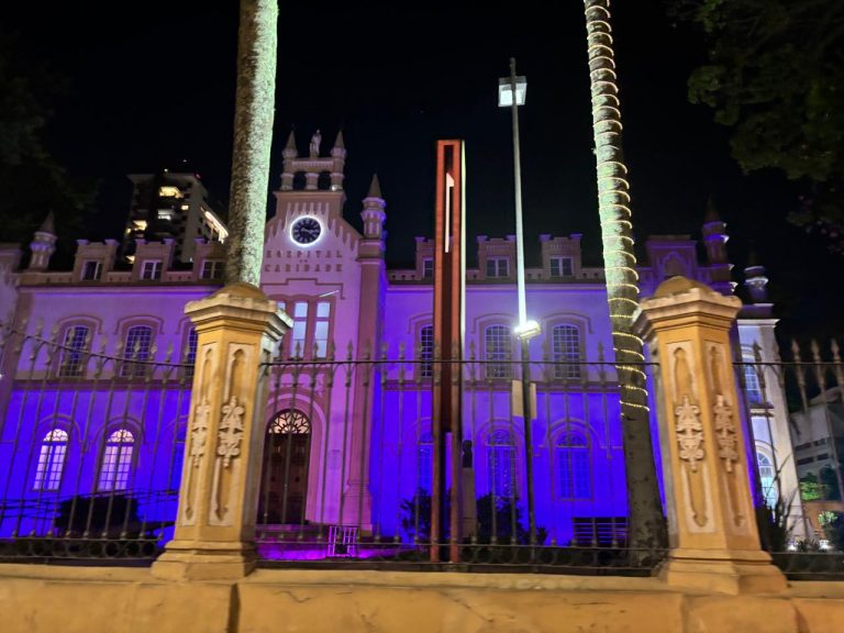 A Santa Casa de Curitiba iluminada em apoio ao Dia Mundial do Rim!