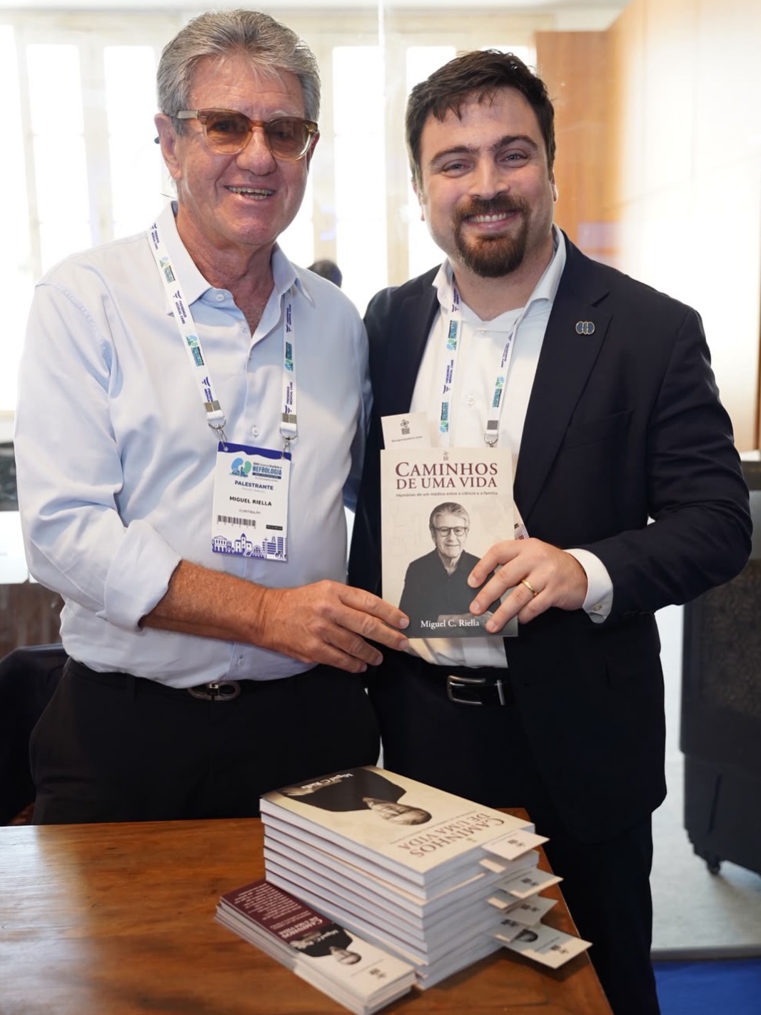Miguel Riella lança livro durante o CBN 2026