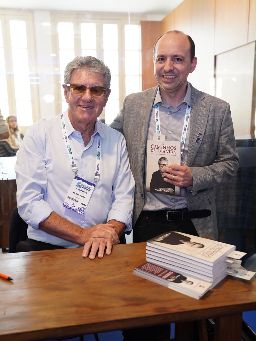 Miguel Riella lança livro durante o CBN 2026