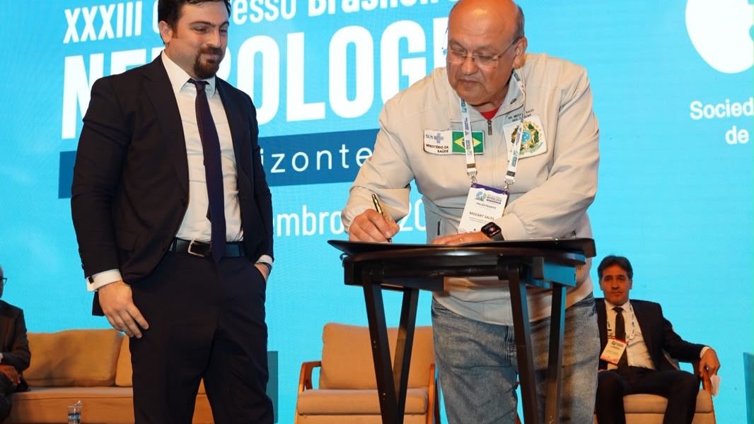 Ministério da Saúde assina duas normativas para fortalecer o cuidado de pessoas com doença renal crônica no SUS