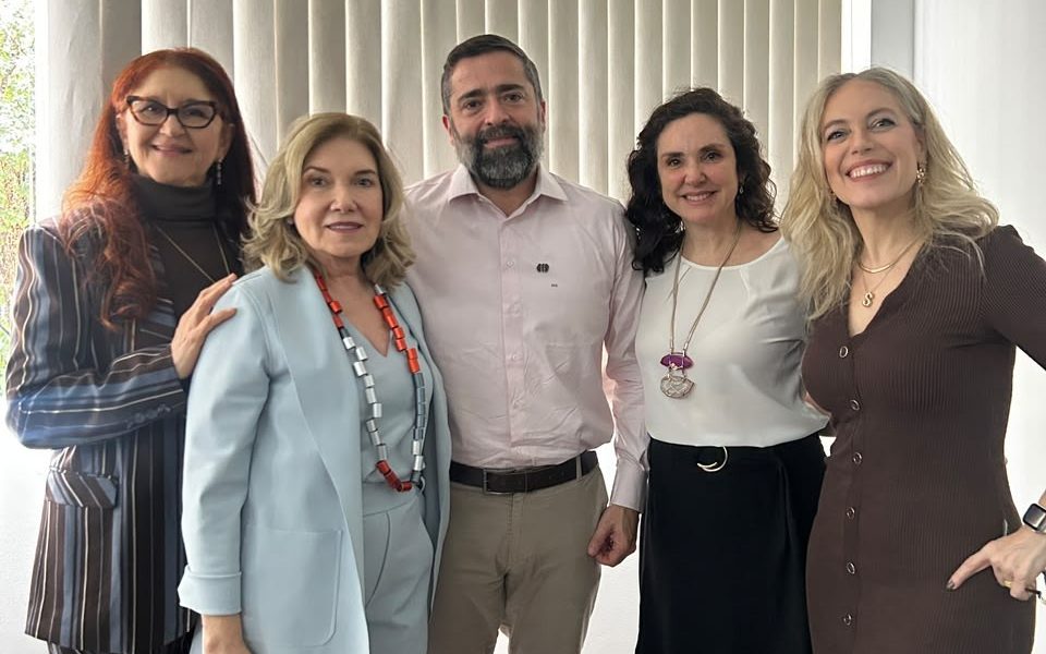 Pedro Túlio Rocha apresenta Projeto Registro PMMA da SBN em simpósio sobre complicações em cosmiatria